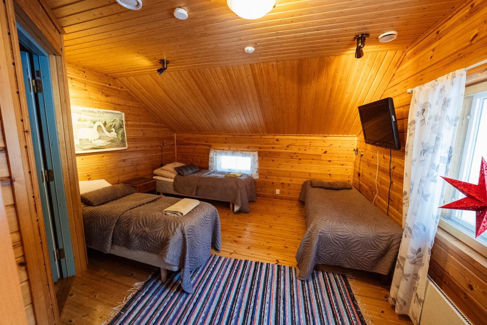 Napapiirin Jaervilomat Hotel Luukonniemi Екстериор снимка
