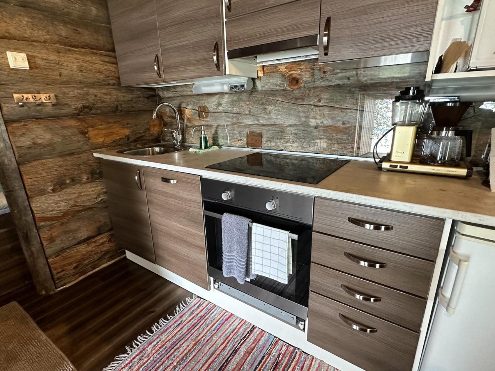 Napapiirin Jaervilomat Hotel Luukonniemi Екстериор снимка